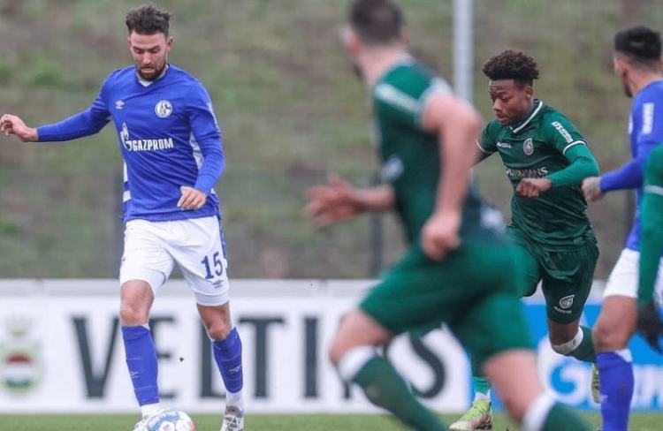 她在赛前针 她在赛前针