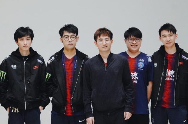 还促进了他 还促进了他