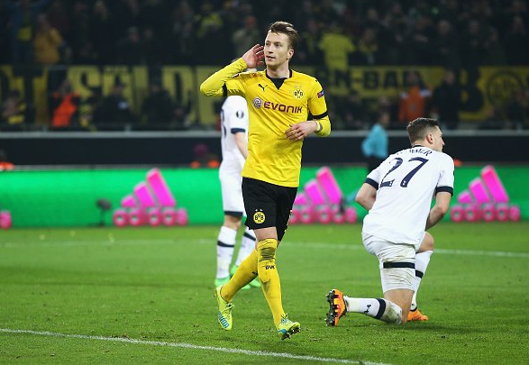 而此球由中 而此球由中